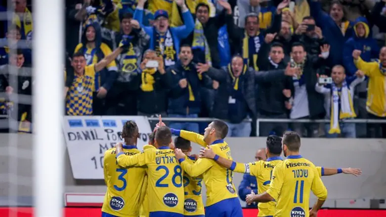 שחקני מכבי חוגגים הערב בדרבי