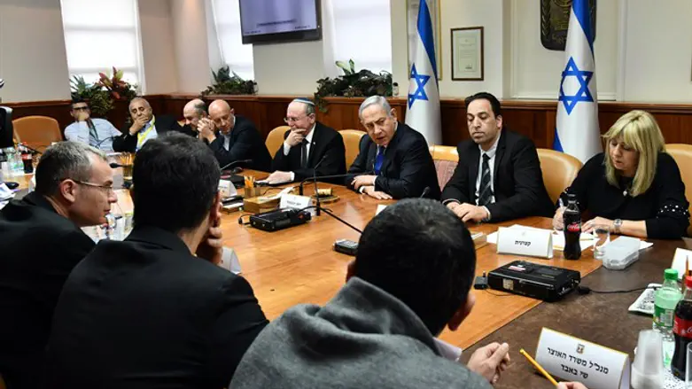 דיון בלשכת רה''מ