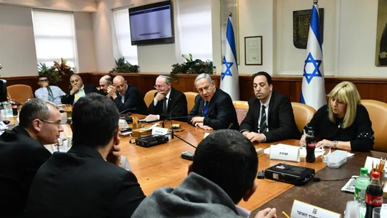 Netanyahu holds economic meeting