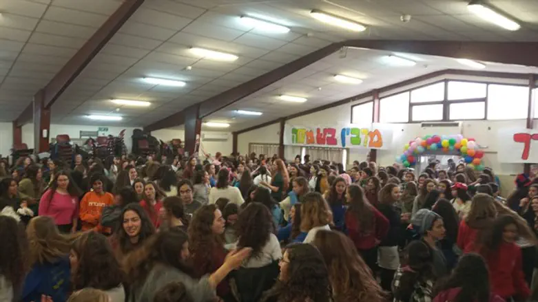 בנות שתי האולפנות יחד