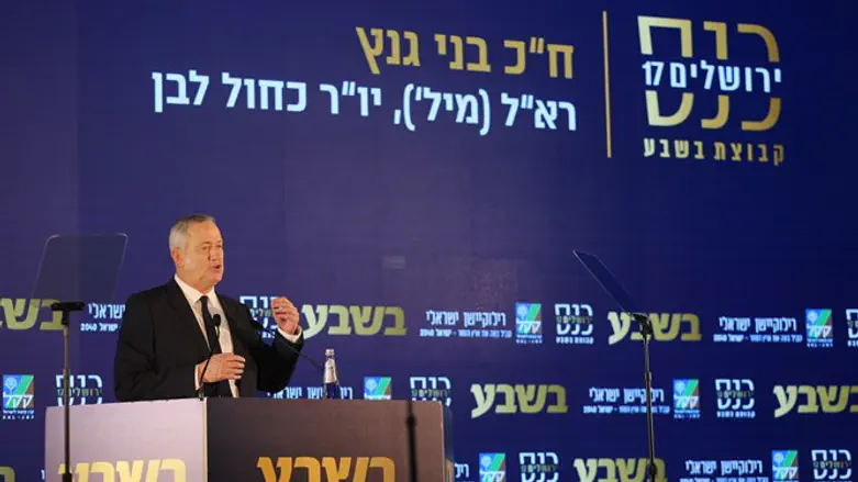 נצמד לטקסט שכתוב בפרומפטר. גנץ בכנס 'בשבע'