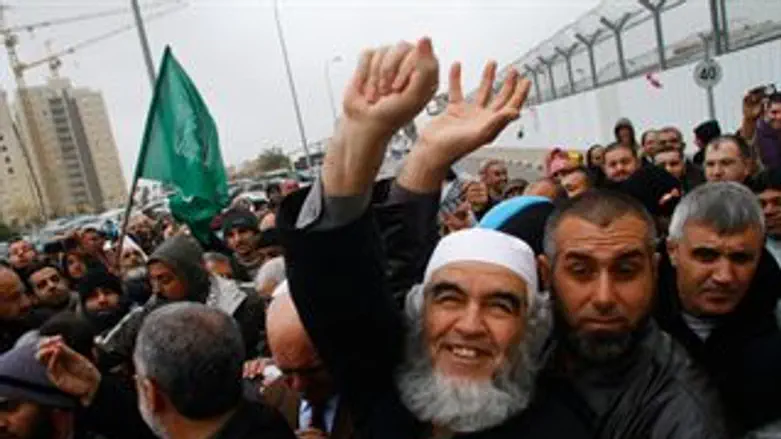 סלאח יוצא מהכלא