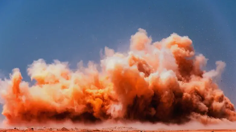 ועוד רגע נוחת גם הפטיש מלמעלה