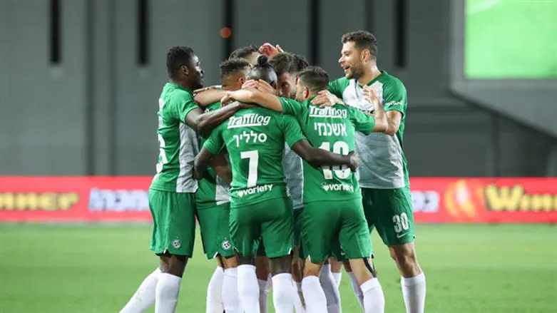 שחקני חיפה חוגגים הערב בנתניה