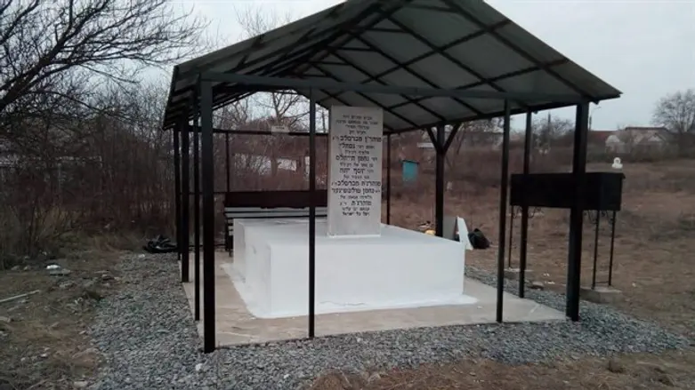 האוהל מעל קבר רבי אברהם ב''ר נחמן