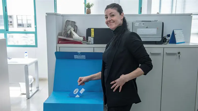 מרב מיכאלי