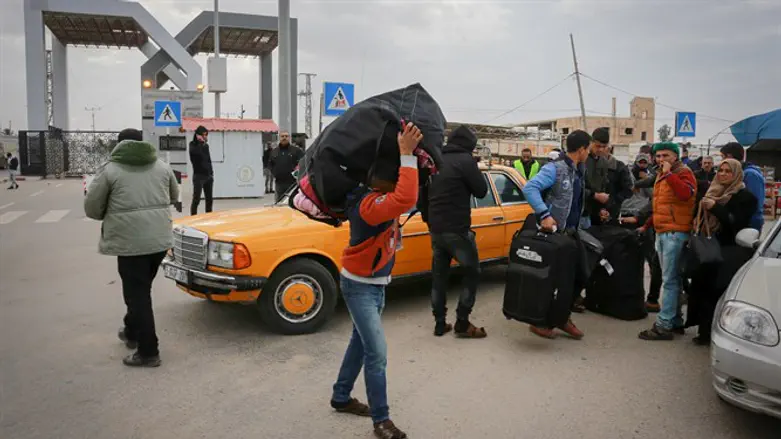 Палестинцы на КПП "Рафиах". Иллюстрация