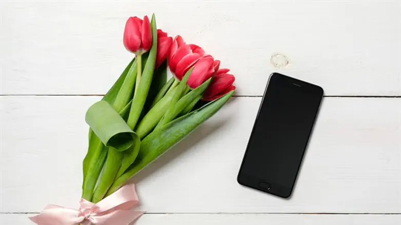 Swipe through the tulips: Online dating
