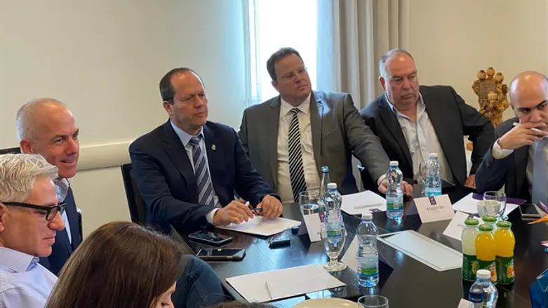 ברקת במפגש עם בכירים במשק