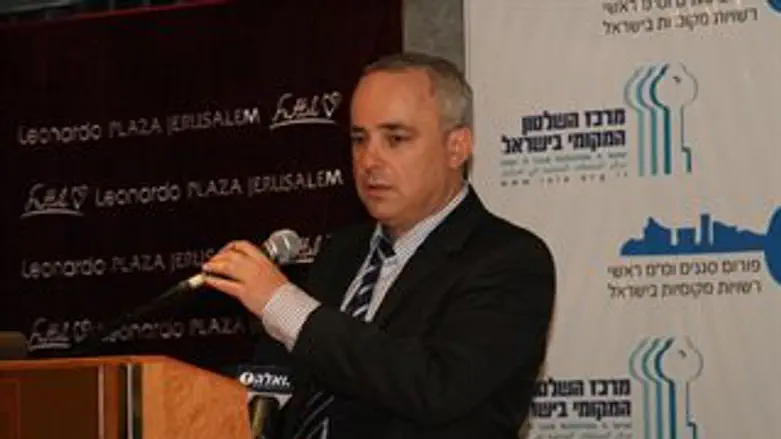 שטייניץ מתנצל. הערב