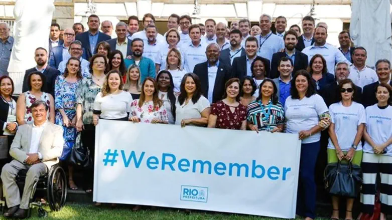 Rio de Janeiro Mayor Marcelo Crivella with his municipal staff as part of a WJC campaign
