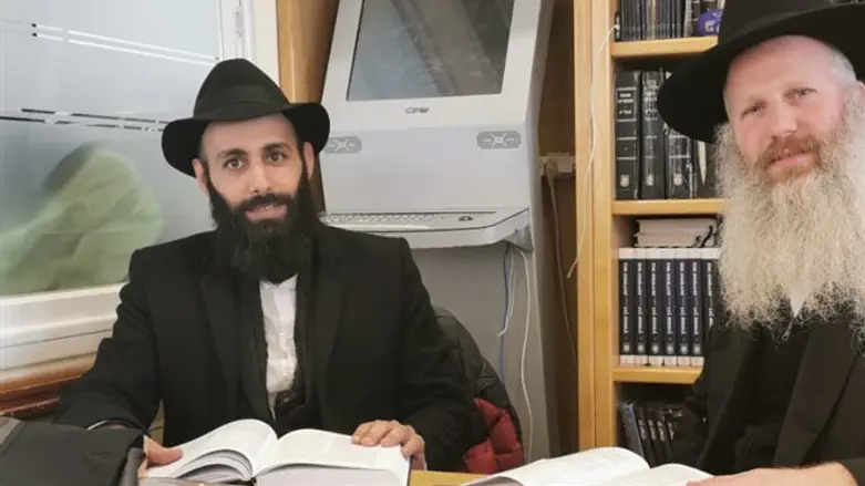 יואב ודניאל בישיבה