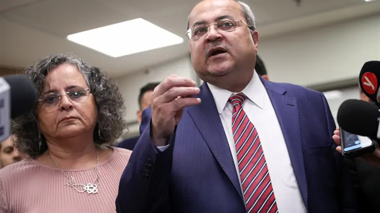 Ахмад Тиби (справа)