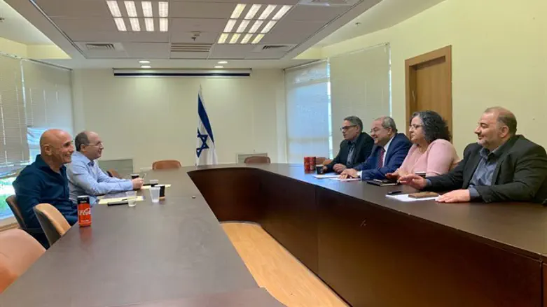 Meeting between Blue and White and the Joint Arab List