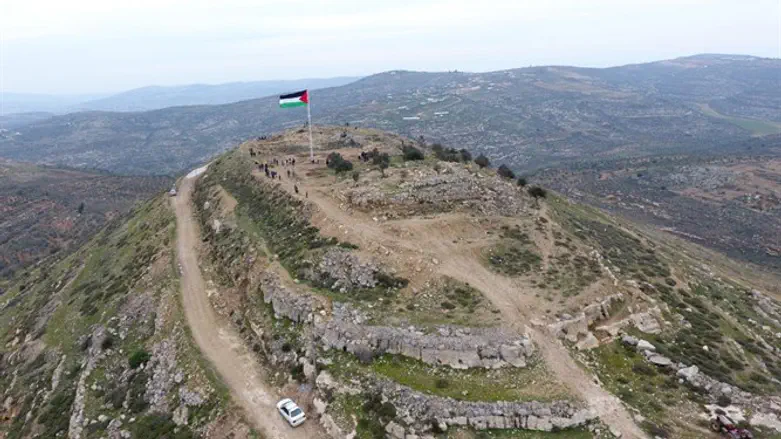 המנהל האזרחי אישר לפלסטינים לשאת נשק. תל ארומה