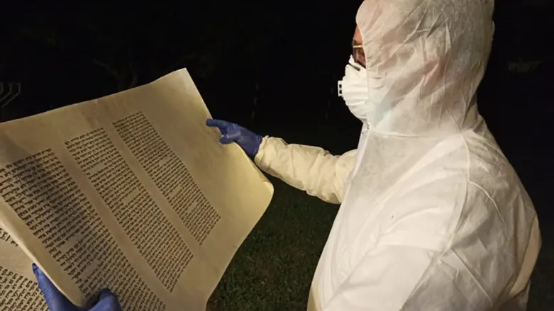 קריאת מגילה למבודדים