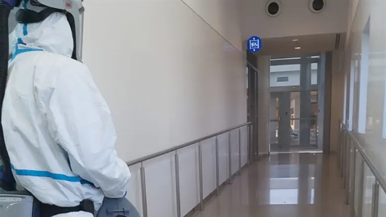 חיטוי השרוולים בנתב"ג