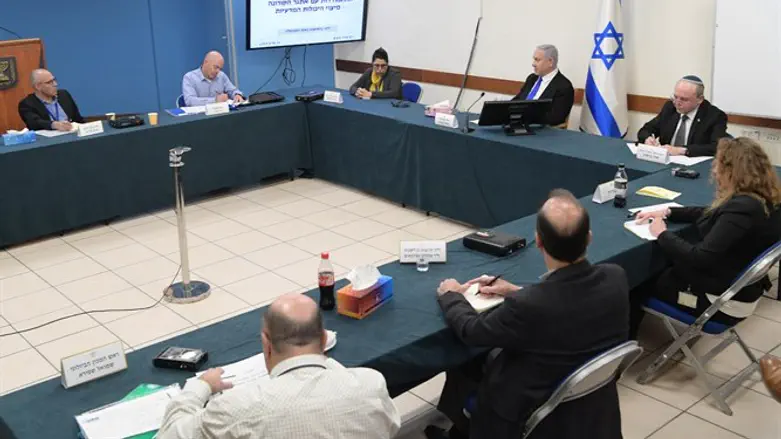 PM meets experts to discuss coronavirus response