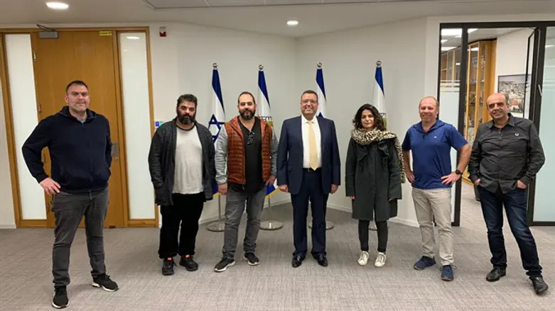 ליאון עם בעלי העסקים