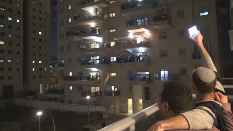 שירת מרפסות. ארכיון