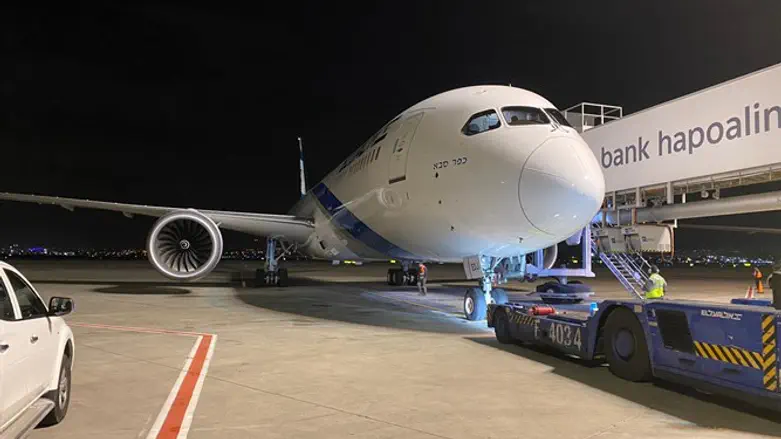 Прибытие самолета с израильтянами, вывезенными из Перу