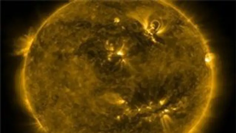 השמש מחייכת