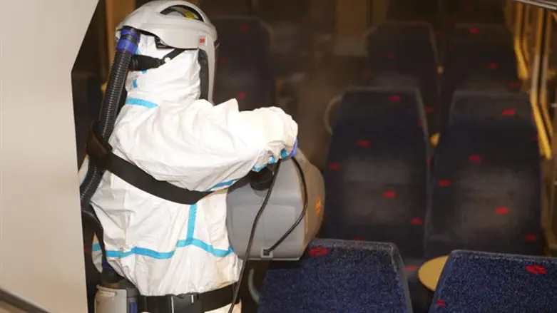 חיטוי הרכבת והתחנות