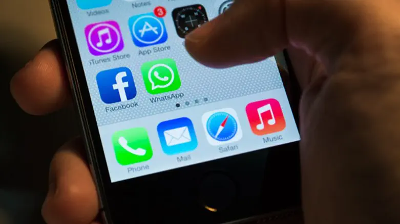 הפייק ניוז מתפשט במהירות כמעט כמו הנגיף עצמו