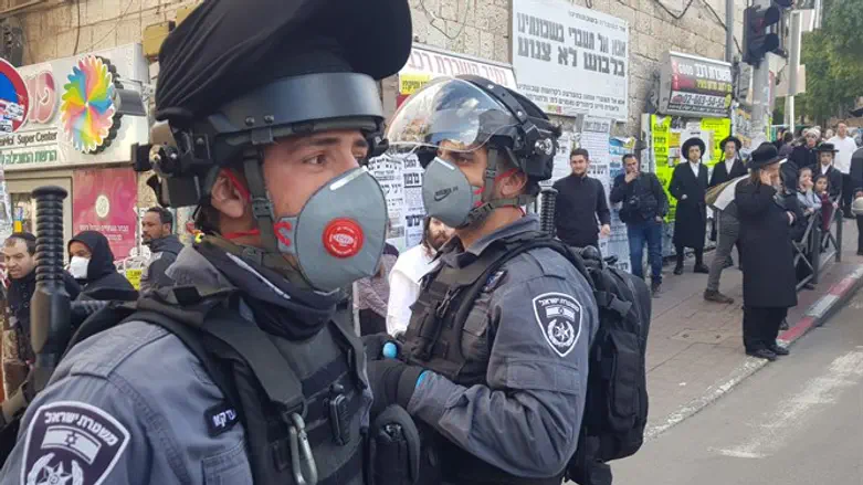 שוטרים במאה שערים, ארכיון