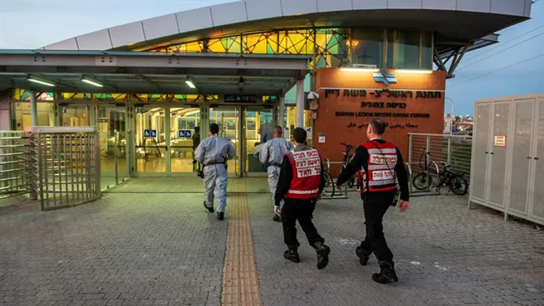 חיטוי בתחנת הרכבת בראשון לציון
