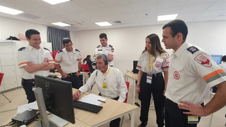 Minister Rafi Peretz visits MDA coronavirus call center