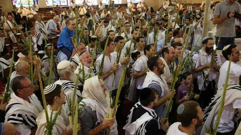 חול המועד סוכות בבית הכנסת הגדול בירושלים