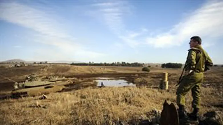 אשכנזי צופה בתרגיל