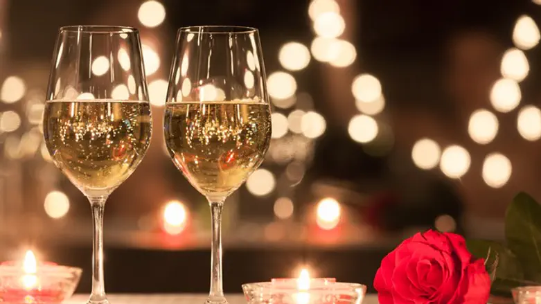 חתונה, פרחים, זוגיות, יין, אילוסטרציה