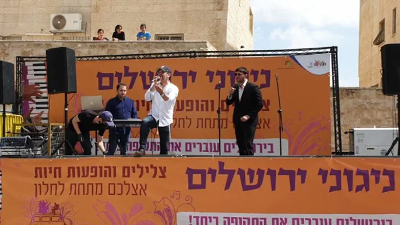 משאית השמחה  