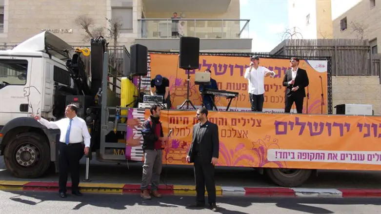 משאית שמחה. ארכיון