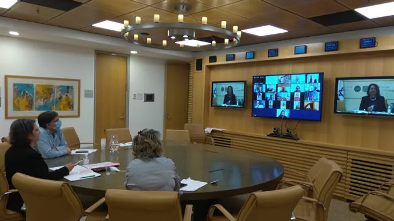 התדרוך שנערך בשרד החוץ