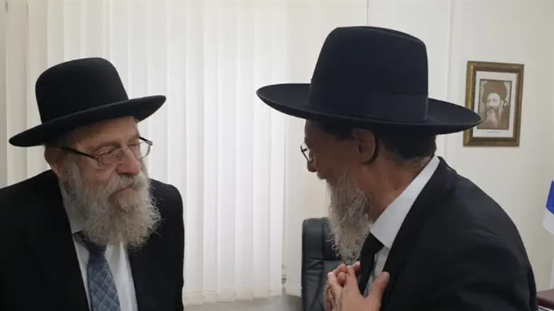 הרב שטרן עם הרב בן ציון קוק