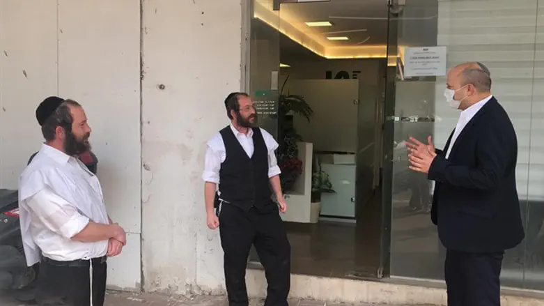 Нафтали Беннет в Бней-Браке