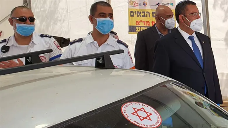 ליאון במרכז הבדיקות