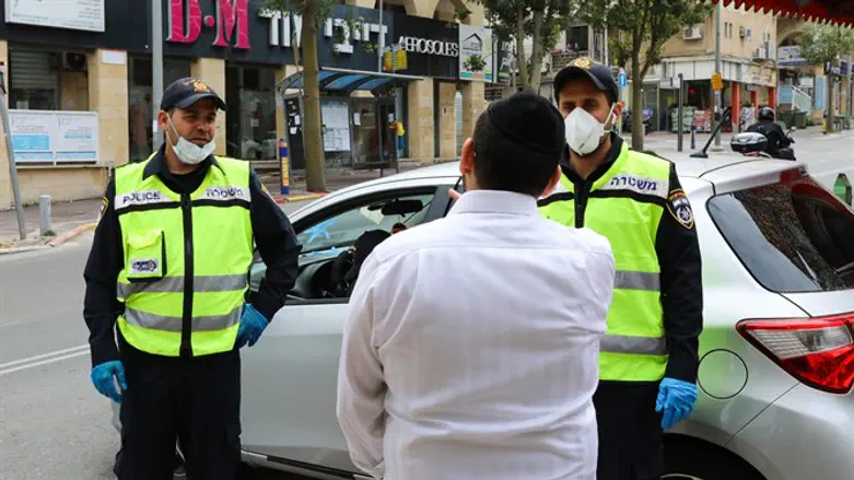 Israel Police set up temporary checkpoints at Bnei Brak entrance