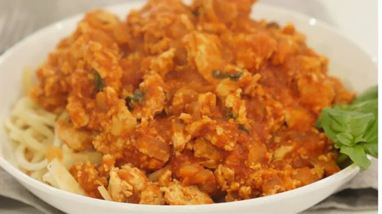 Chicken Bolognese over Kohlrabi Spaghetti