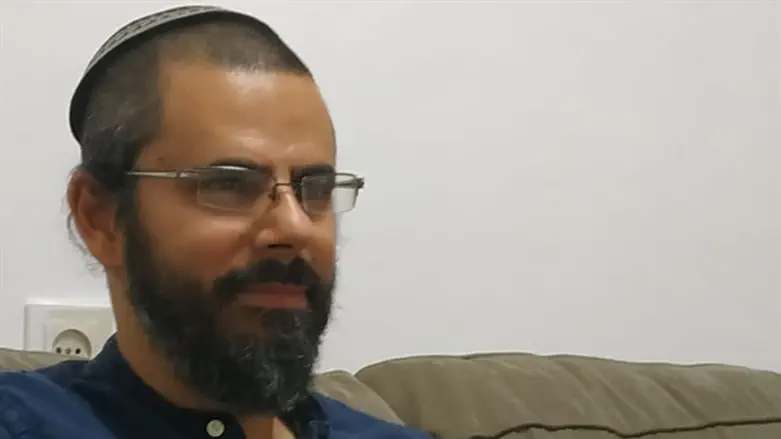 מזהיר ומייעץ. תמיר חן