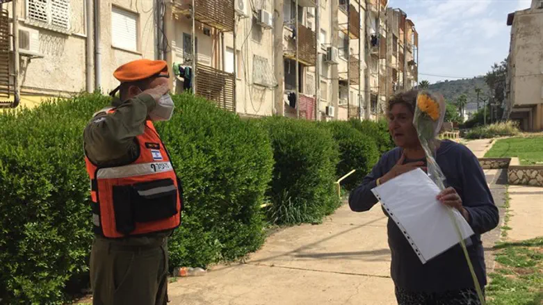 מצדיעים לשורדי השואה