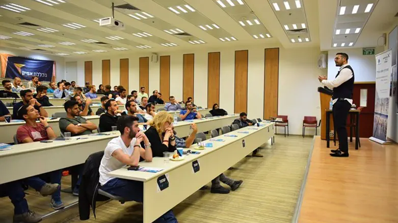 הרצאה במכללה