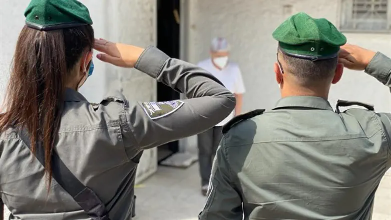 מצדיעים לניצולים