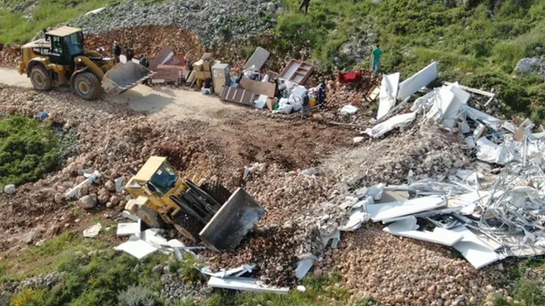 פינוי המבנים ליד יצהר