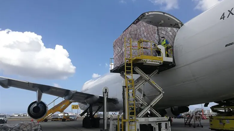 מטוס נוסף עם ציוד רפואי