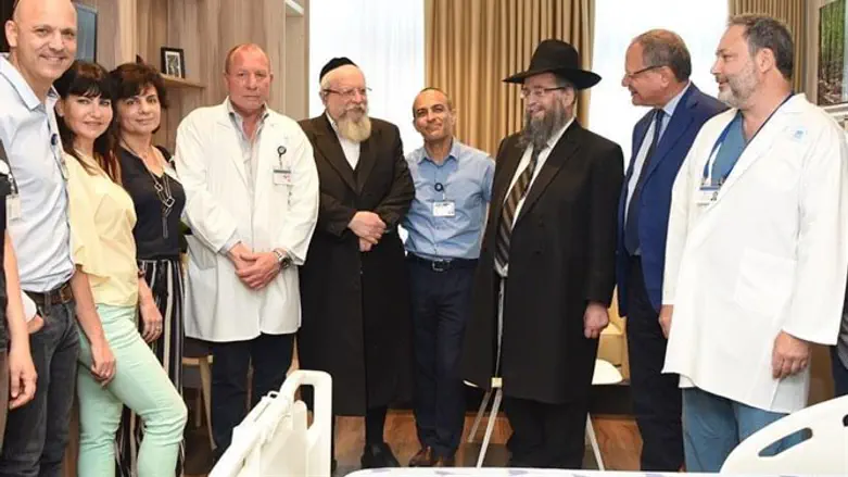 הרב הבר והרב פירר באיכילוב