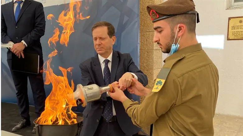 Lighting a torch in honor of fallen lone soldiers